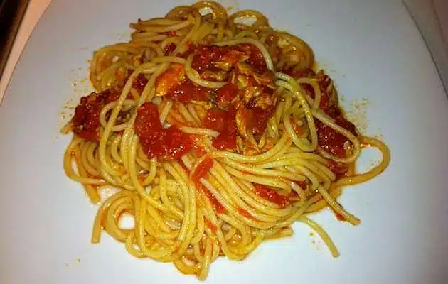 spaghetti sgombro e pomodoro
