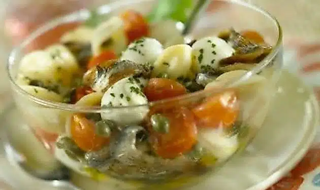 orecchiette con alici e capperi in insalata
