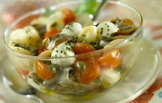 orecchiette con alici e capperi in insalata