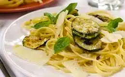 pasta con le zucchine fritte