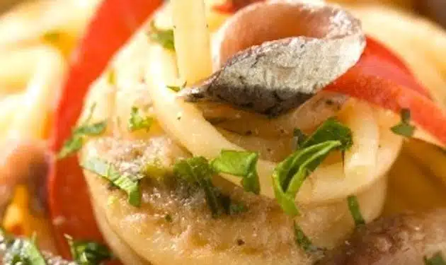 Spaghetti alici e peperoni