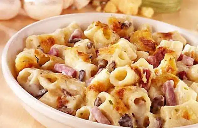 Pasta con funghi e pancetta