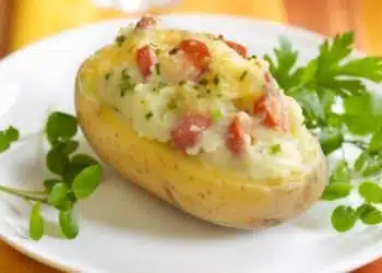 Patate ripiene con salumi e formaggio