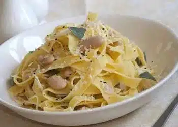 Fettuccine con sugo di fagioli