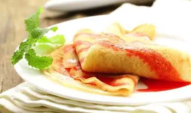 crepes con salsa di fragole