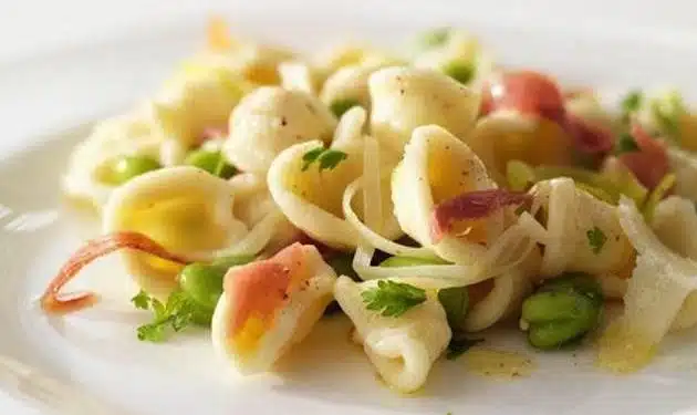 orecchiette con fave e prosciutto