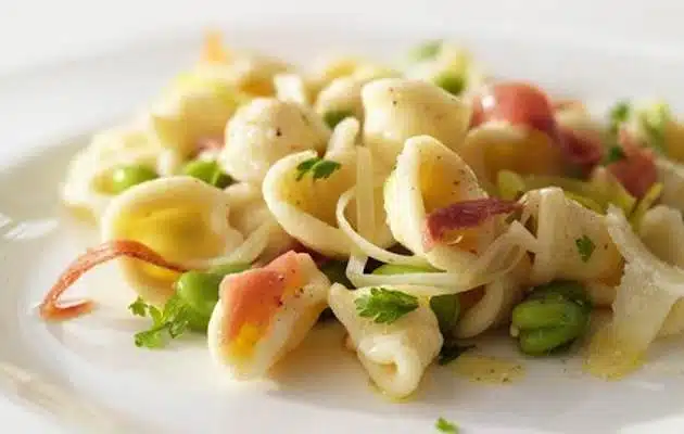 orecchiette con fave e prosciutto