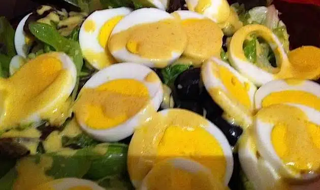insalata di uova e senape