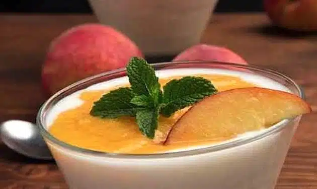 Mousse di pesca senza uova