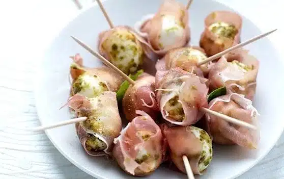 Involtini mozzarella crudo e pistacchi