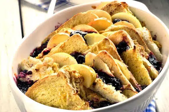 dolce di pane e mele senza uova