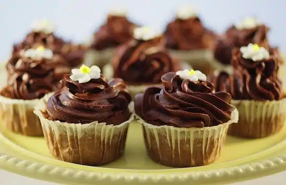 tortini con crema di cioccolato fondente e panna