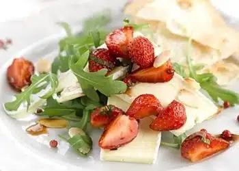 insalata fragole formaggio brie