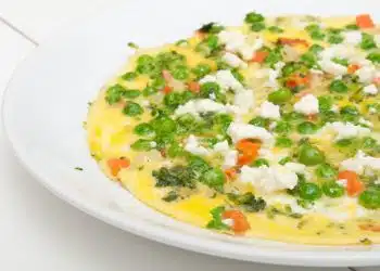 frittata con piselli e formaggio feta