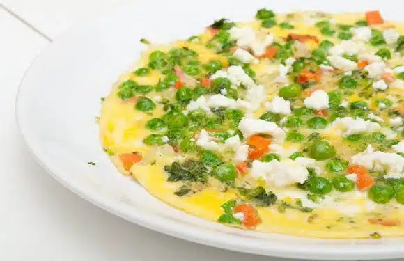 frittata con piselli e formaggio feta
