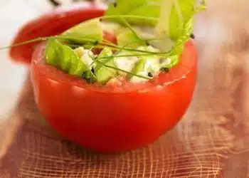 pomodori ripeni con avocado