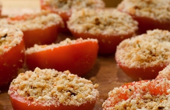 Pomodori rossi gratinati pangrattato e alici