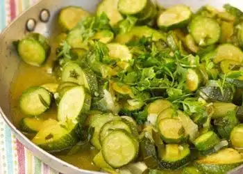 zucchine in padella prezzemolo e vino
