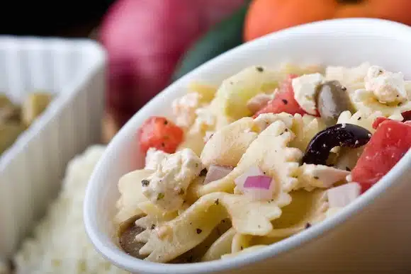 insalata di pasta fredda alla greca