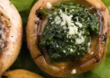 cappelle di funghi arrosto ripiene di spinaci