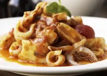 calamari in umido al pomodoro veloci