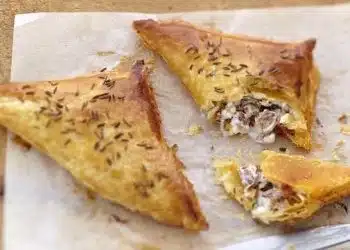 Fagottini salati ripieni di ricotta e radicchio