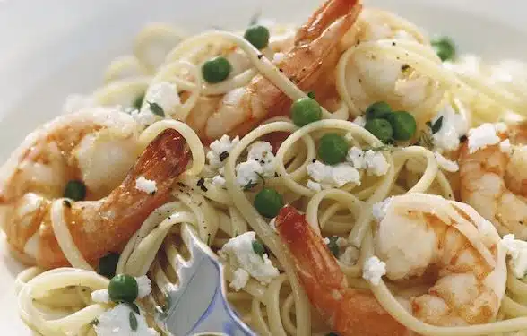 pasta piselli gamberi ricotta