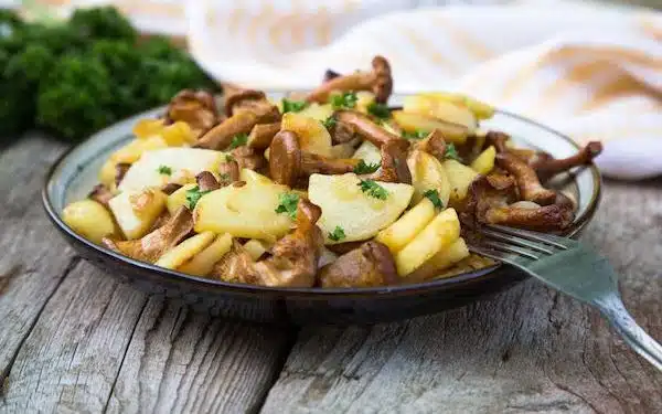 patate-e-funghi-finferli-in-padella-ricetta