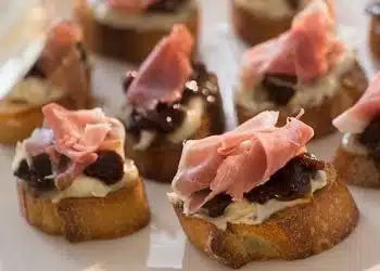 crostini-baguette-prosciutto-marmellata-fichi