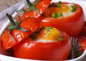 Pomodori cotti al forno ripieni di uova