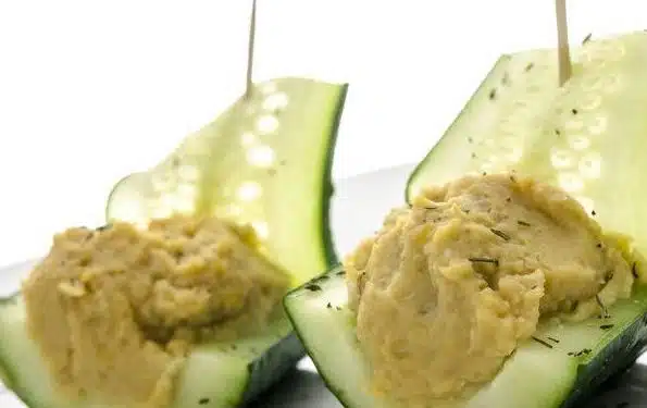 cetrioli-ripieni-con-hummus