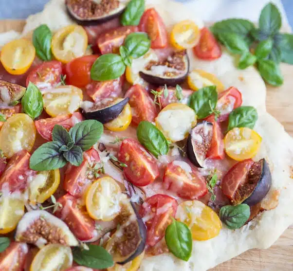 pizza-fichi-speck-pomodorini-bufala