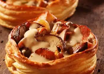 Crostatine salate sfoglia funghi formaggio