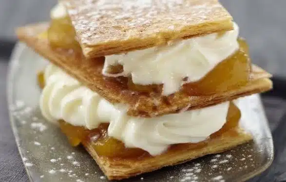 millefoglie con crema chantilly e marmellata