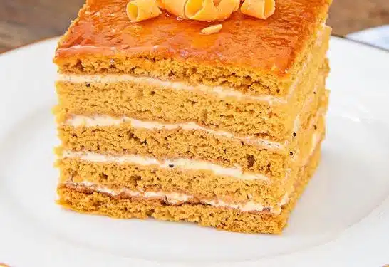 torta facile e veloce con il miele e cioccolato bianco