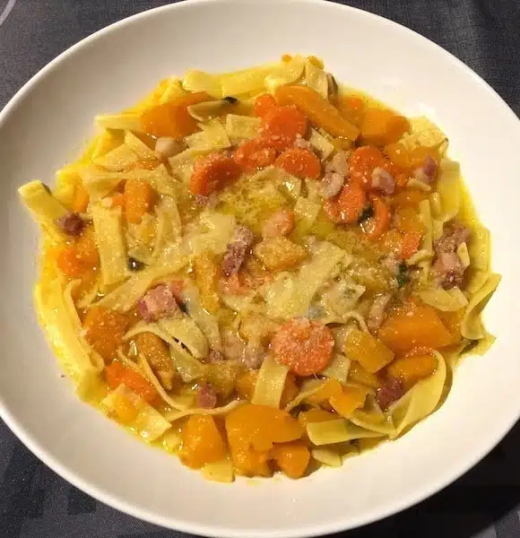 Minestra zucca carote e guanciale