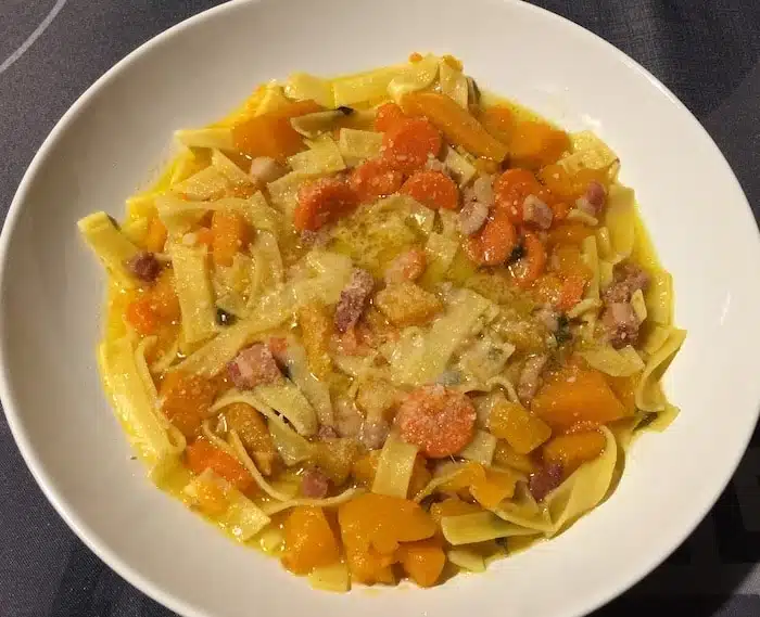 minestra invernale zuppa carote guanciale