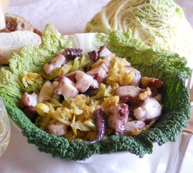 verza in padella e polpo in insalata