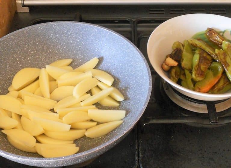 Peperoni verdi: friggitelli e patate. Ricetta in 30 minuti ...