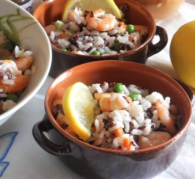 Insalata riso venere riso bianco e mazzancolle