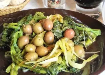 Broccoletti e porri in padella con olive