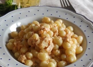 Gnocchi e salmone fresco senza panna. 25 minuti Gnocchi e salmone fresco senza panna