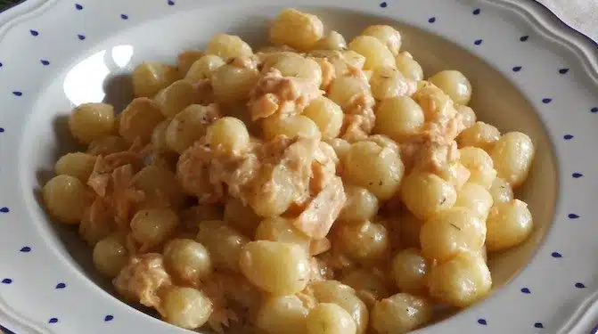 Gnocchi e salmone fresco senza panna