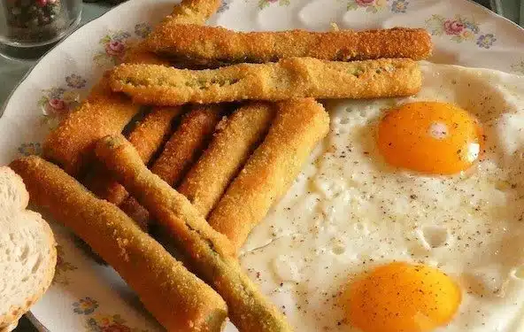 Asparagi dorati e panati con le uova