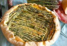 Crostata salata con asparagi e speck. Ricetta veloce crostata salata con asparagi e speck