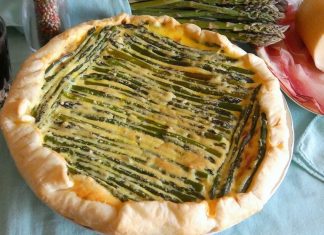 Crostata salata con asparagi e speck. Ricetta veloce crostata salata con asparagi e speck