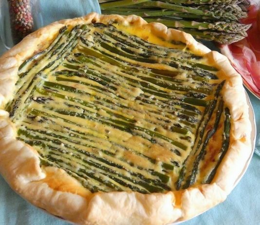 Crostata salata con asparagi e speck. Ricetta veloce crostata salata con asparagi e speck