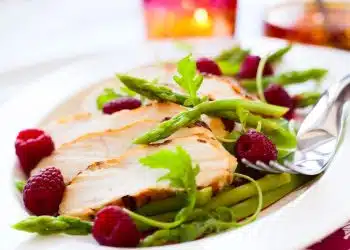 insalata di pollo e asparagi semplice veloce