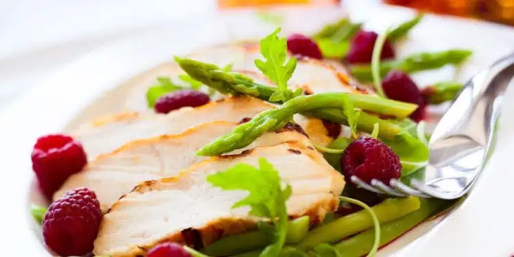 insalata di pollo e asparagi semplice veloce