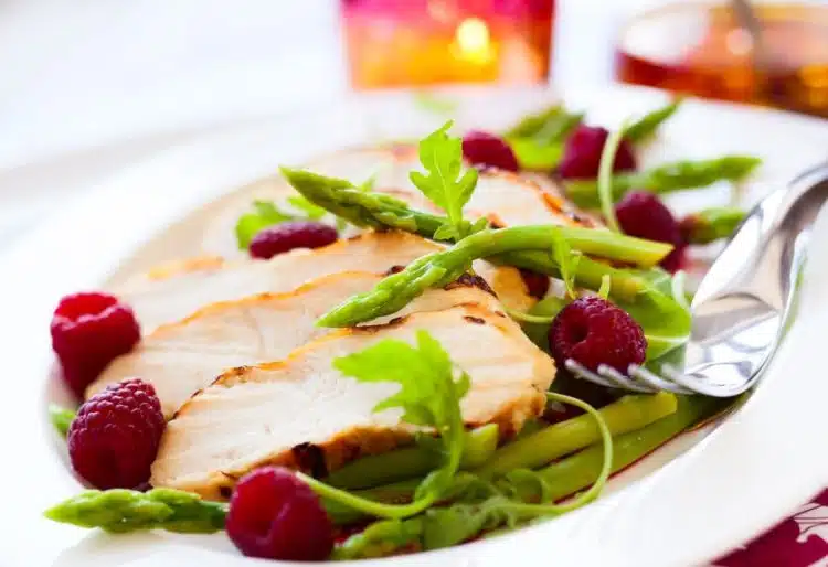 insalata di pollo e asparagi semplice veloce